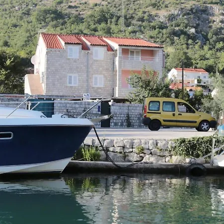 Konalic בית הארחה 3*