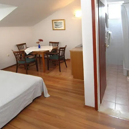 科纳莉可别墅酒店 3* Mokošica